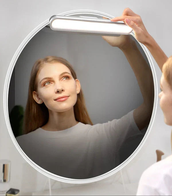 Easy-to-use portable LED lamp, magnetic & rechargeable, with sensitive touch control for instant light.