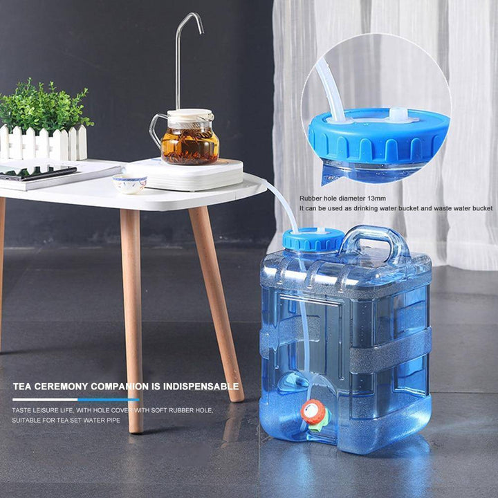 Compact camping gear: foldable water storage barrel with side spigot, 10L, for travel hydration