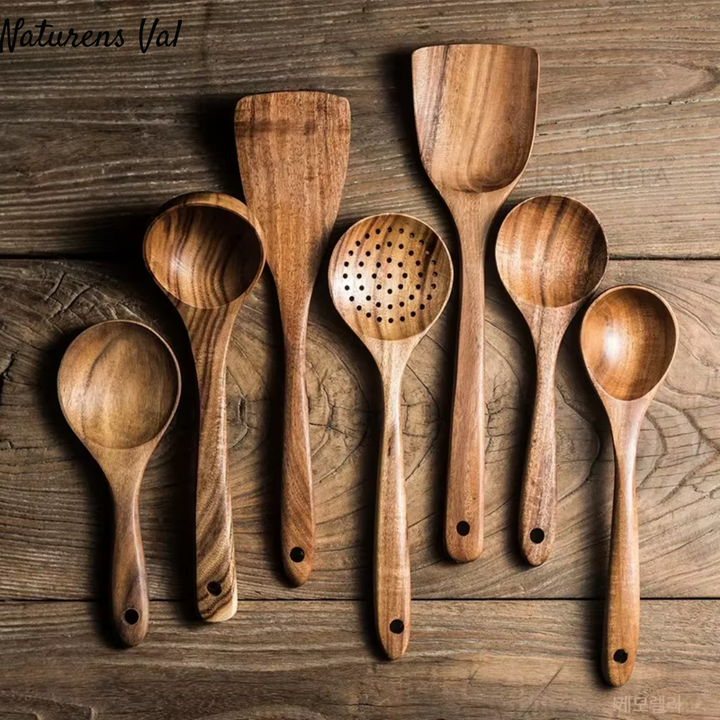 Beautifully displayed teak wood kitchen utensil set, perfect sustainable kitchen gift.