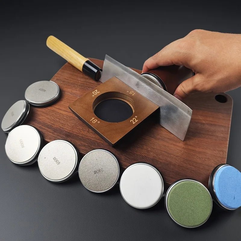 Adjustable diamond kitchen tool, perfect for restoring sharp edges on all cutlery.