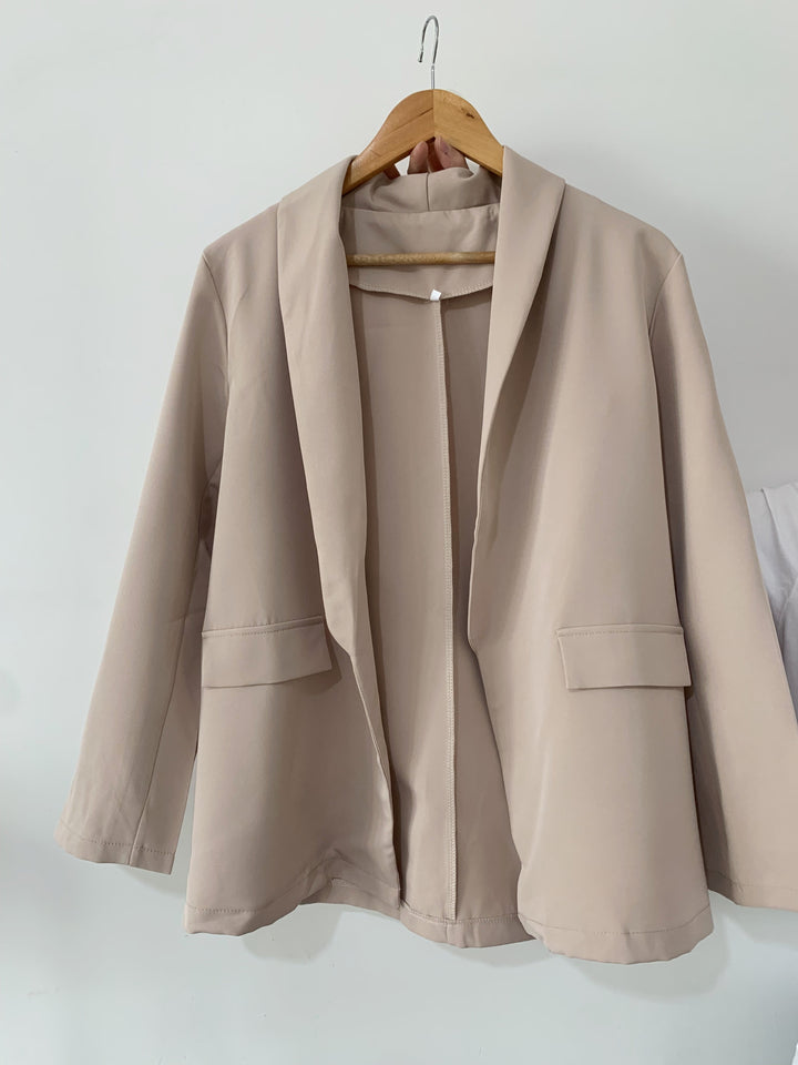 Fashionable women's office blazer. Chic, stylish & versatile outerwear for professional workwear & smart casual.