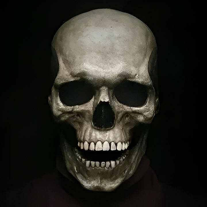 Latex horror costume skull mask with a movable jaw, bringing spooky realism to your Halloween party.
