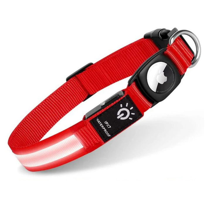 AirTag compatible dog collar, reflective for night visibility. A robust and secure pet safety solution.