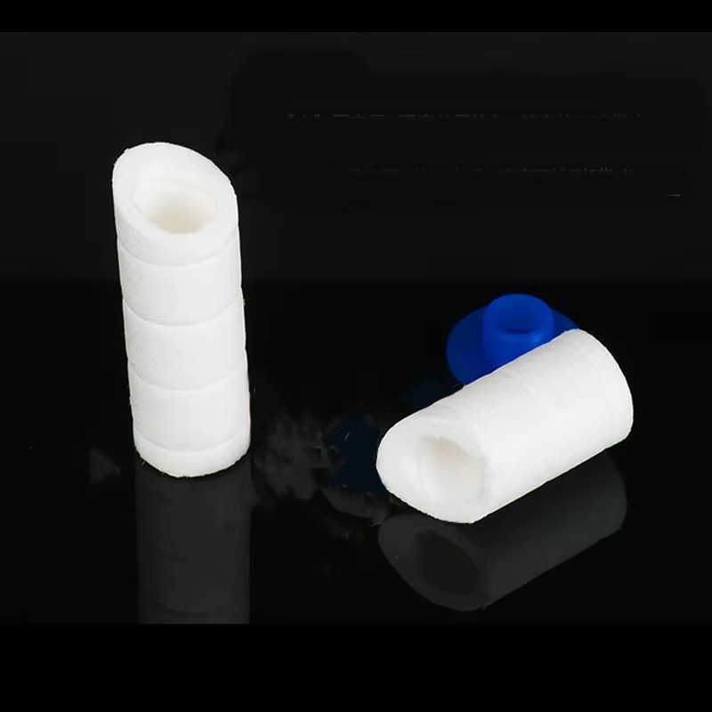 Shower head filter cartridge for cleaner, softer water. Reduces chlorine, improves skin health & hair texture.