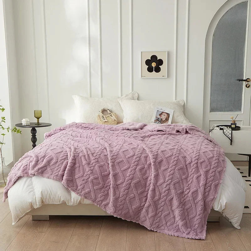 Warm reversible lambswool blanket, perfect for a cozy bed throw or living room comfort. Insulating and plush.