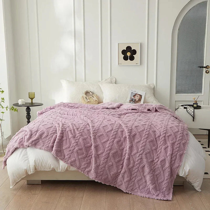 Warm reversible lambswool blanket, perfect for a cozy bed throw or living room comfort. Insulating and plush.