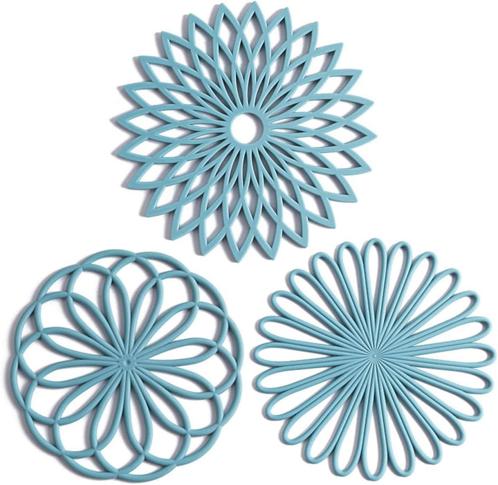 Versatile silicone coasters (3), perfect heat resistant pads for any surface.