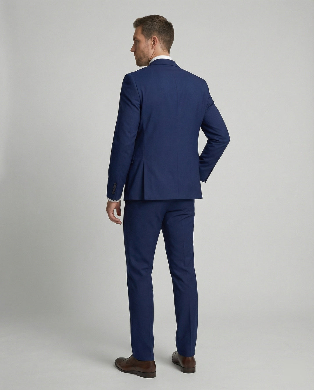 Elegant men's three-piece wedding suit, a sophisticated formal outfit for grooms and special events.