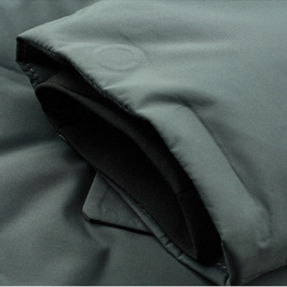 Protect yourself with this men's windproof, waterproof urban jacket. Sleek, weather-ready for fall/winter.