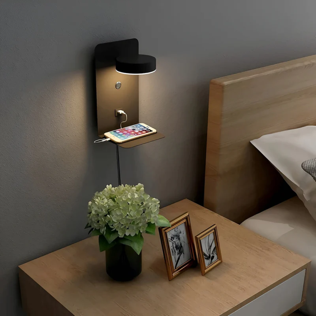 PowerGlow LED Wandlamp: Modern wall lamp with integrated USB charging port. Stylish & energy-efficient lighting.