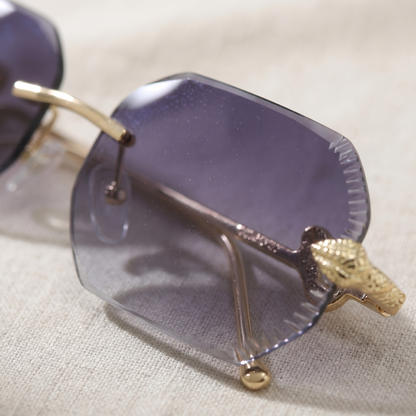 Trendy unisex fashion sunglasses, sleek, lightweight, modern design for stylish and effective eye protection.