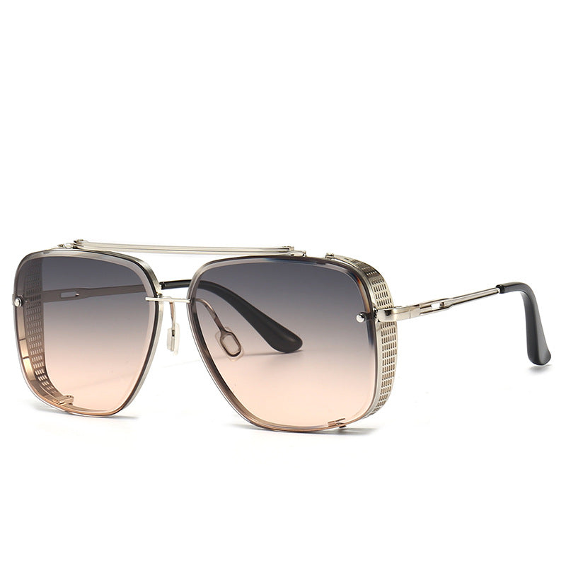 Modern metal frame sunglasses for unisex wear. Stylish eyewear with UV400 protection & a sleek design.