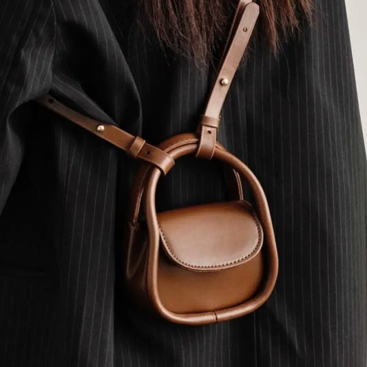 Sleek women's leather crossbody bag with an adjustable strap, perfect for everyday elegance.