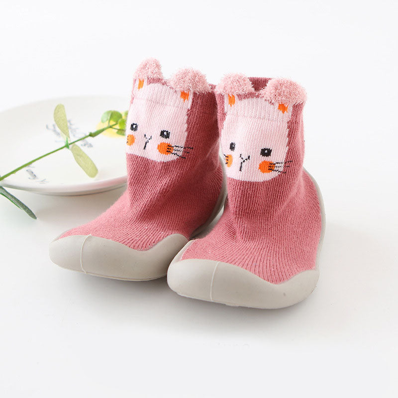 Soft knitted toddler anti-slip shoes for boys & girls, perfect for warmth and first steps.