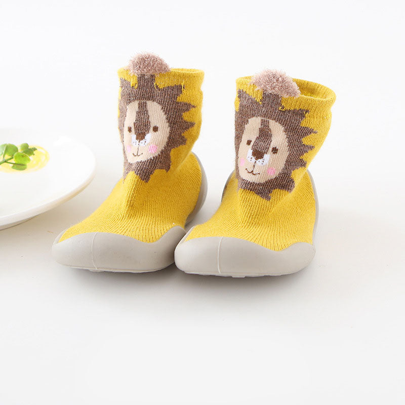 Warm anti-slip knitted shoes for toddlers, suitable for both boys and girls' safe first steps.