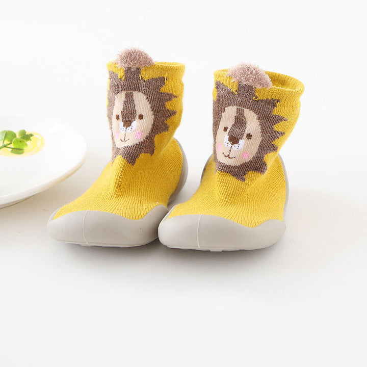Warm anti-slip knitted shoes for toddlers, suitable for both boys and girls' safe first steps.