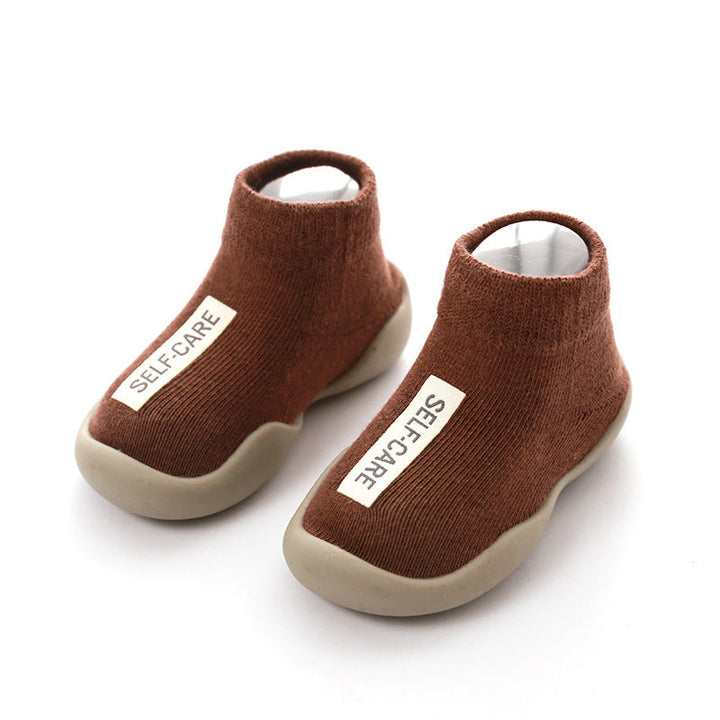 Knitted anti-slip toddler shoes, soft sole baby slippers for indoor and outdoor warmth.