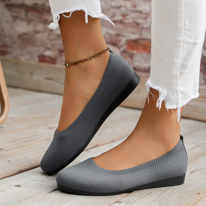 Easy slip-on women's orthopedic flats, stylish ballerinas for effortless everyday comfort.