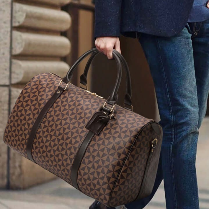 Black premium travel duffle bag. Unisex, versatile & stylish carry-on, ideal for gym or weekend trips.