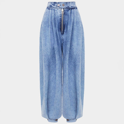 Modern Amara women's denim jeans, high waist & tapered fit with a stylish balloon leg, ideal for casual fashion.