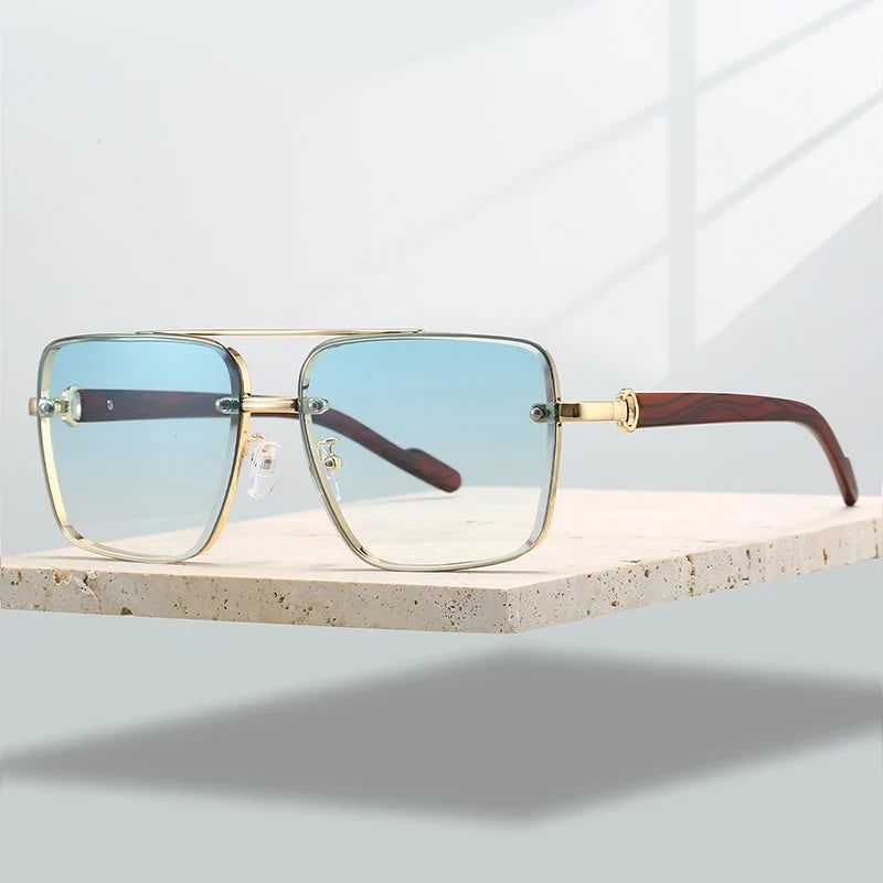Fashionable women's Capri sunglasses, a stylish summer accessory. Features UV400 eye protection and gradient lenses.
