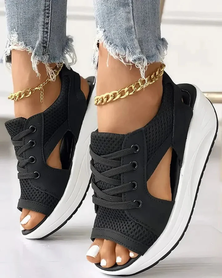 Comfortable women's muffin platform sandals, featuring stylish cutout design & lace-up for casual summer.