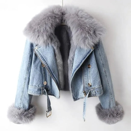 Stylish women's cozy outerwear jacket, perfect for effortless winter fashion, comfort, and elegant layering.