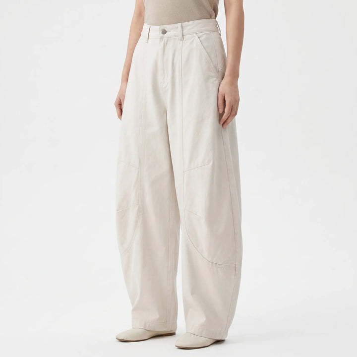 Detail of women's low-rise barrel-leg jeans, showcasing the comfortable loose fit and vintage streetwear style.