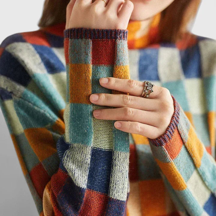 Cozy women's check pattern sweater, perfect for effortless autumn style & casual comfort.