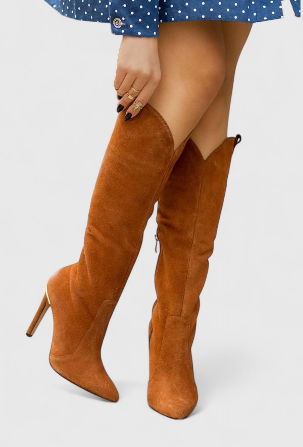 Women's stylish orthopedic boots, comfortable & supportive. Essential for elegant fall/winter fashion.