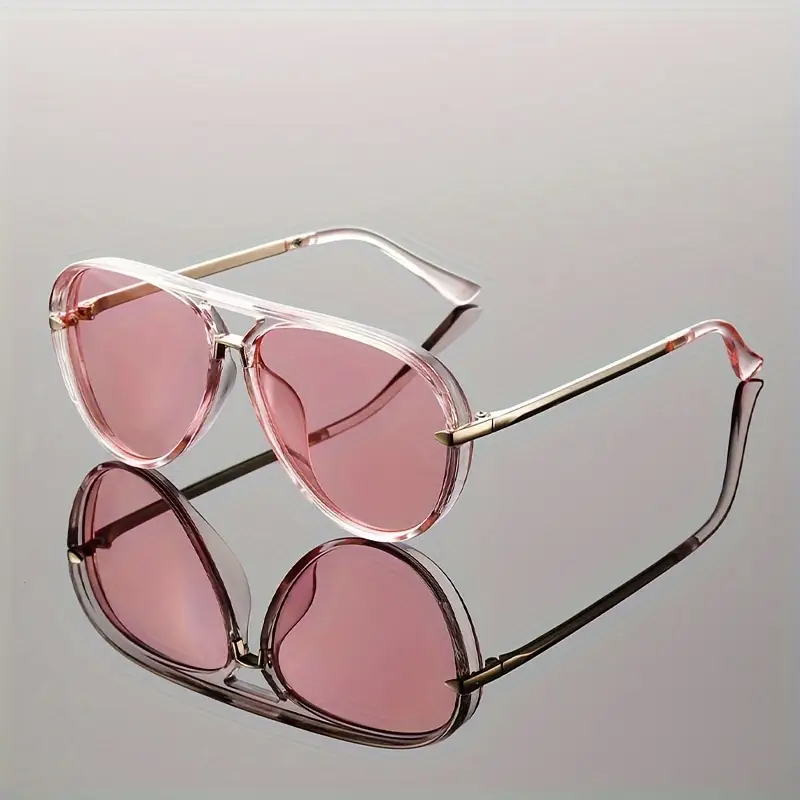 Glamorous women's oversized aviator sunglasses, fashionable metal frame for stylish sun protection.