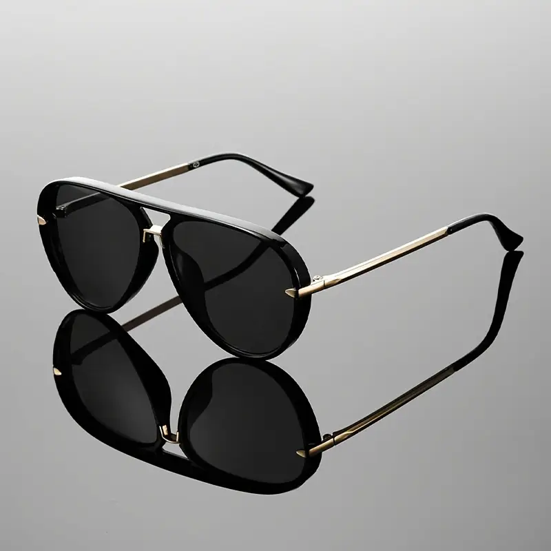 Fashionable oversized aviator sunglasses for women, offering UV400 protection and stylish eyewear.