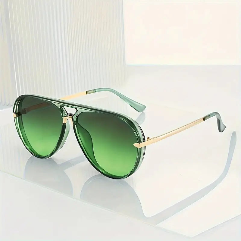 Summer-ready women's oversized aviator sunglasses, UV400 protective eyewear with a trendy metal frame.