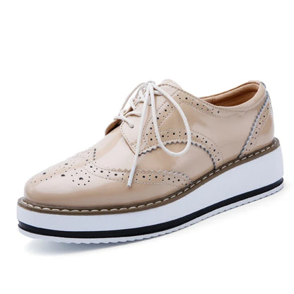 Classic women's oxford platform shoes, blending timeless style with modern comfort. Great for everyday wear.