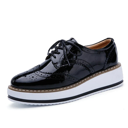 Fashionable women's platform oxfords, a stylish choice for contemporary comfort. Perfect for everyday style.
