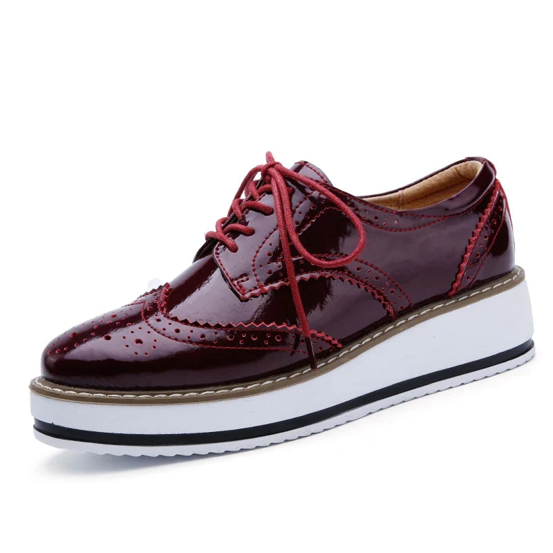 Women's supportive platform oxfords, featuring a comfortable & stylish design. Ideal for versatile everyday fashion.