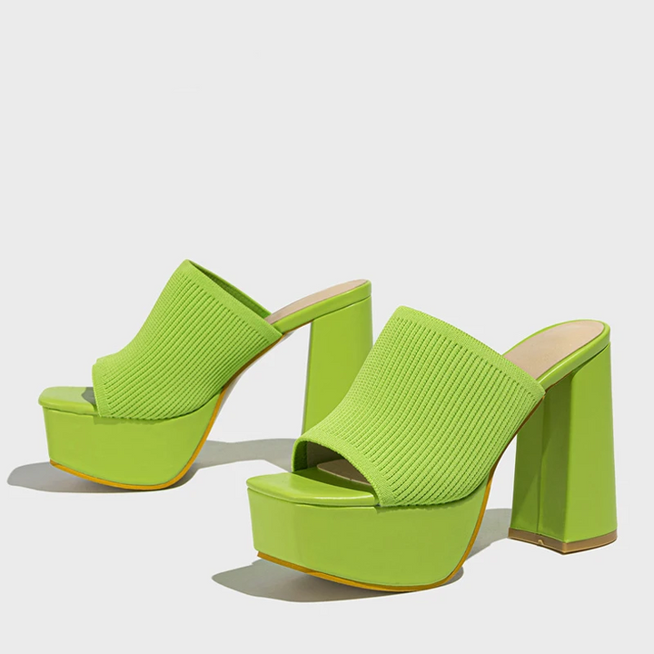 Durable and stylish women's platform sandals with an elevated sole for long-lasting comfort and fashion.