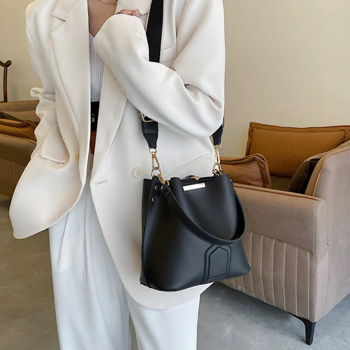Women's versatile leather shoulder bag, ideal for daily use and enhancing any outfit with modern style.