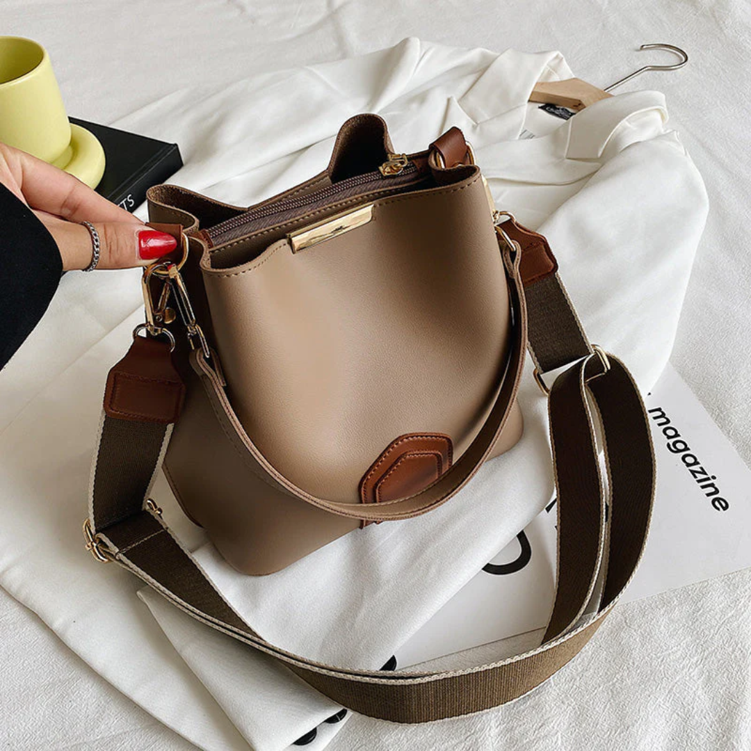 Fashionable women's daily leather shoulder bag, a sophisticated accessory with a secure clip closure.