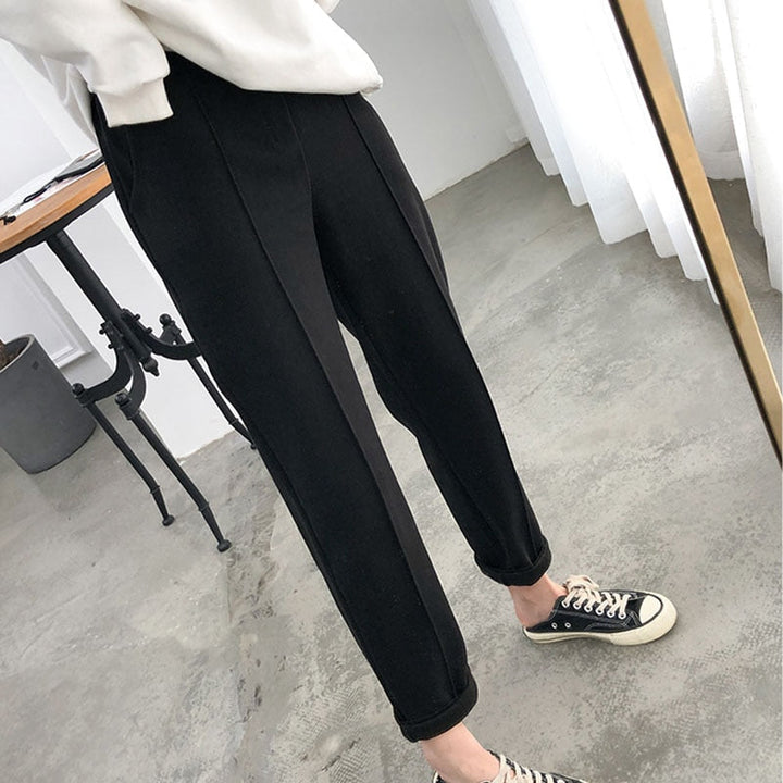 Relaxed fit women's warm casual pants for cozy everyday wear. Perfect winter bottoms.