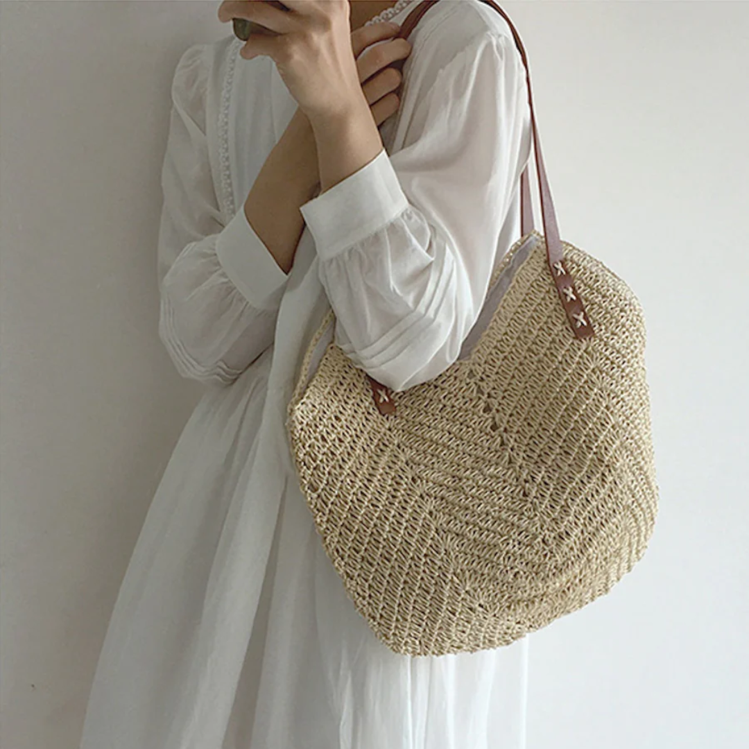 Fashionable women's woven shoulder bag, a stylish white & brown handbag, versatile for any casual look.