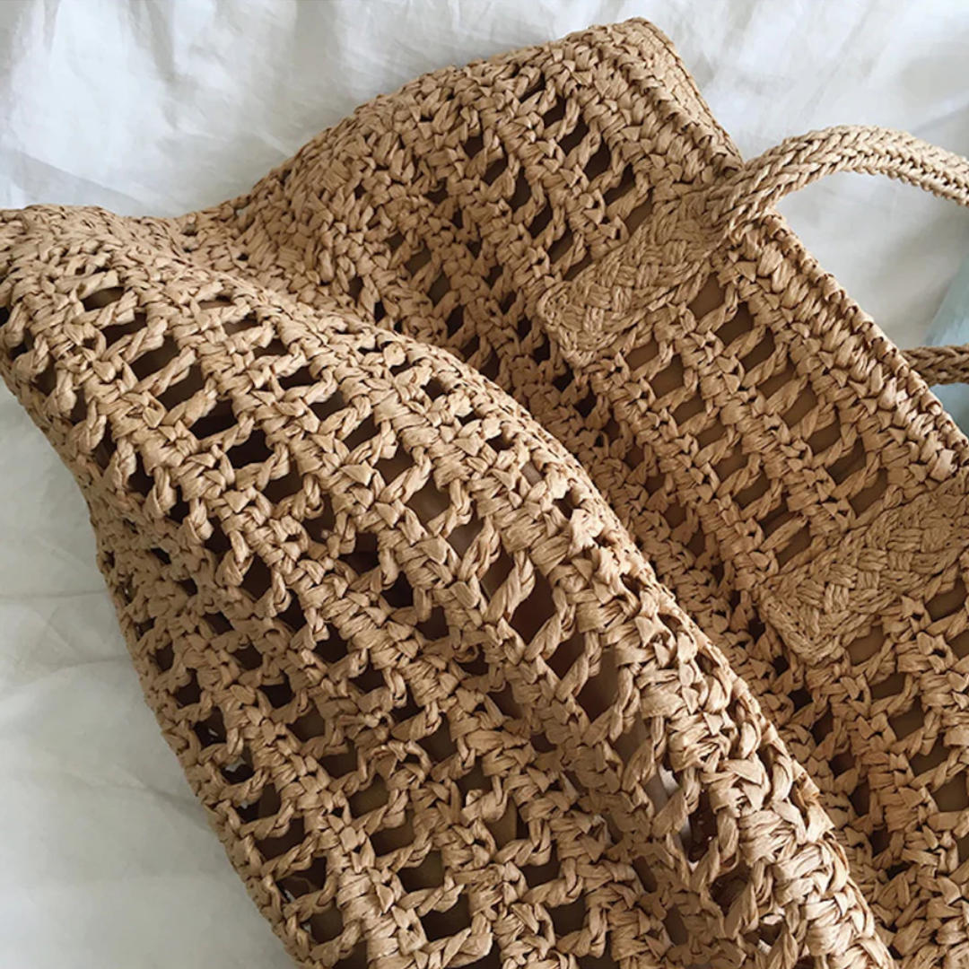 Versatile women's woven tote bag, great for beach days, shopping, or everyday style.
