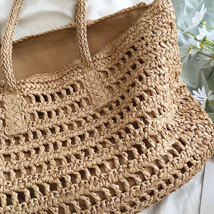 Comfortable women's woven shoulder bag, a stylish large capacity tote for summer fashion.
