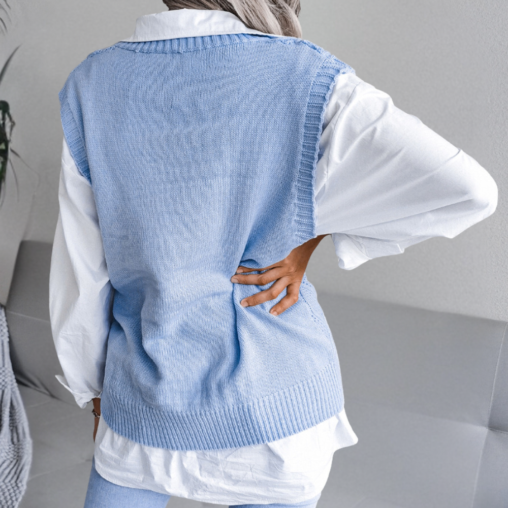 Versatile women's knitted sweater, a chic addition for casual wear. Comfortable autumn & winter fashion.
