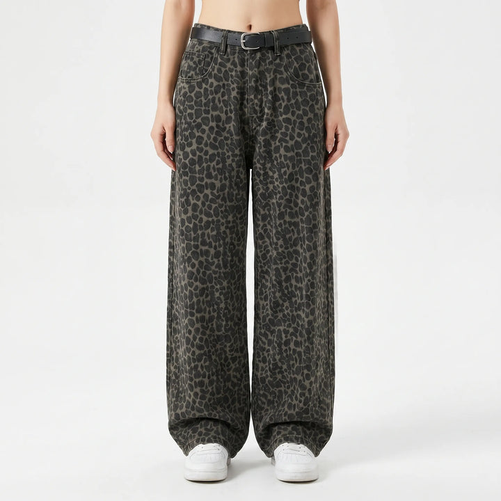 Casual yet trendy women's high-waisted wide-leg jeans in a striking leopard print, ideal for modern fashion.