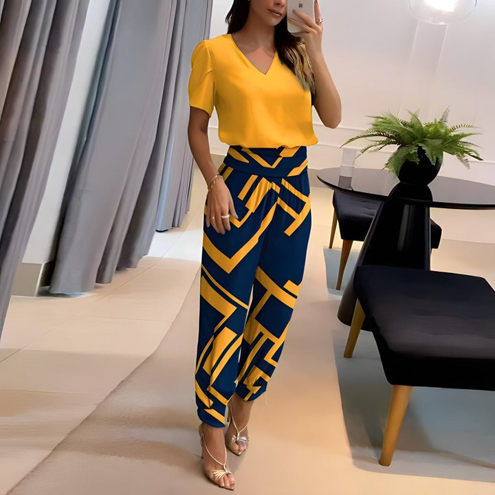 Trendy women's two-piece matching set with puff sleeves, perfect for stylish casual wear or comfortable loungewear.