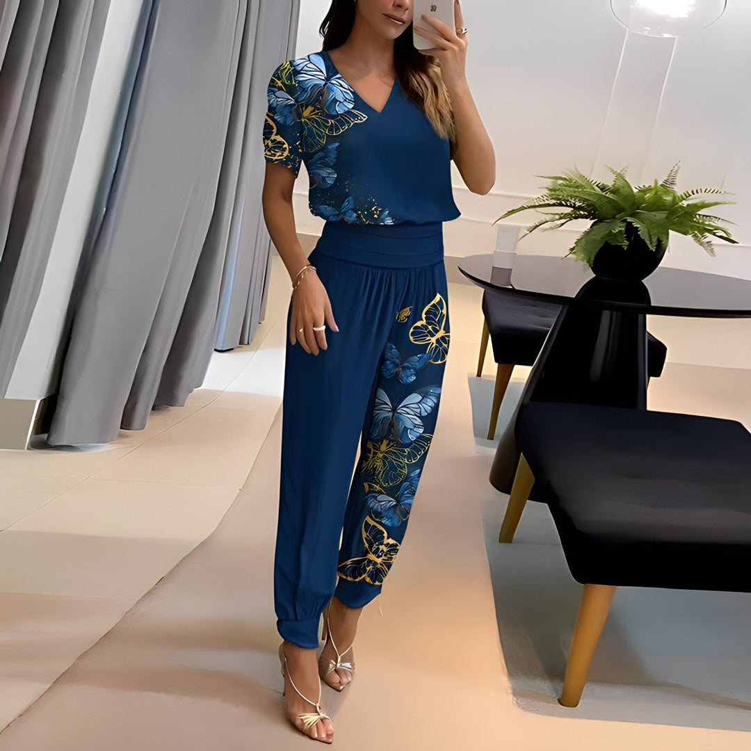 Stylish women's coordinated two-piece outfit, featuring a trendy top and matching bottoms for versatile summer fashion.