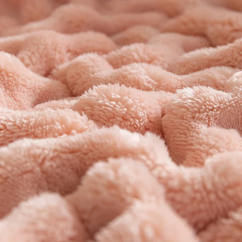 Plush & warm bubble fleece throw blanket, perfect for snuggling in living room or bedroom.