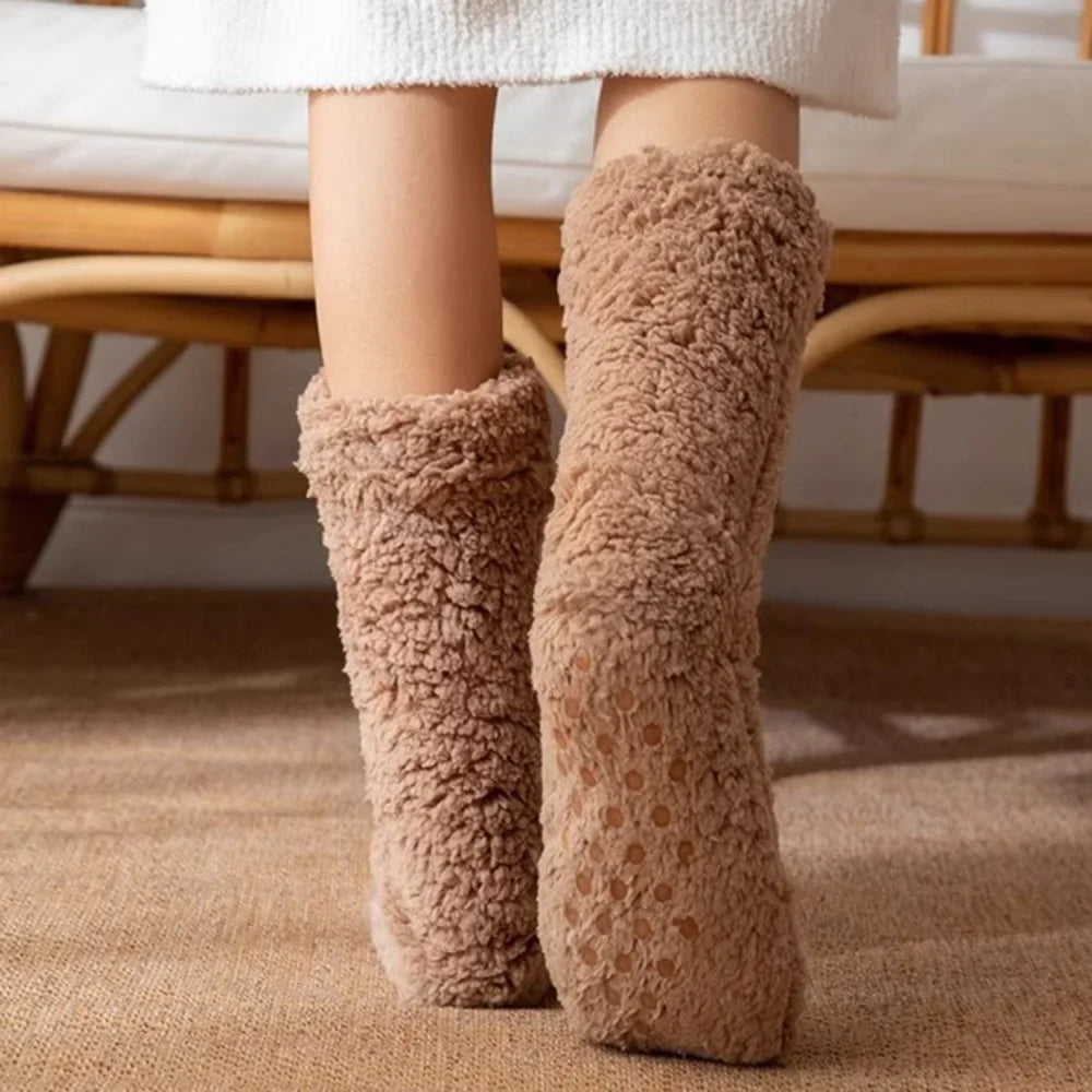 Warm women's mid-calf winter socks, ultra-soft & cozy for ultimate comfort. Great for chilly evenings.