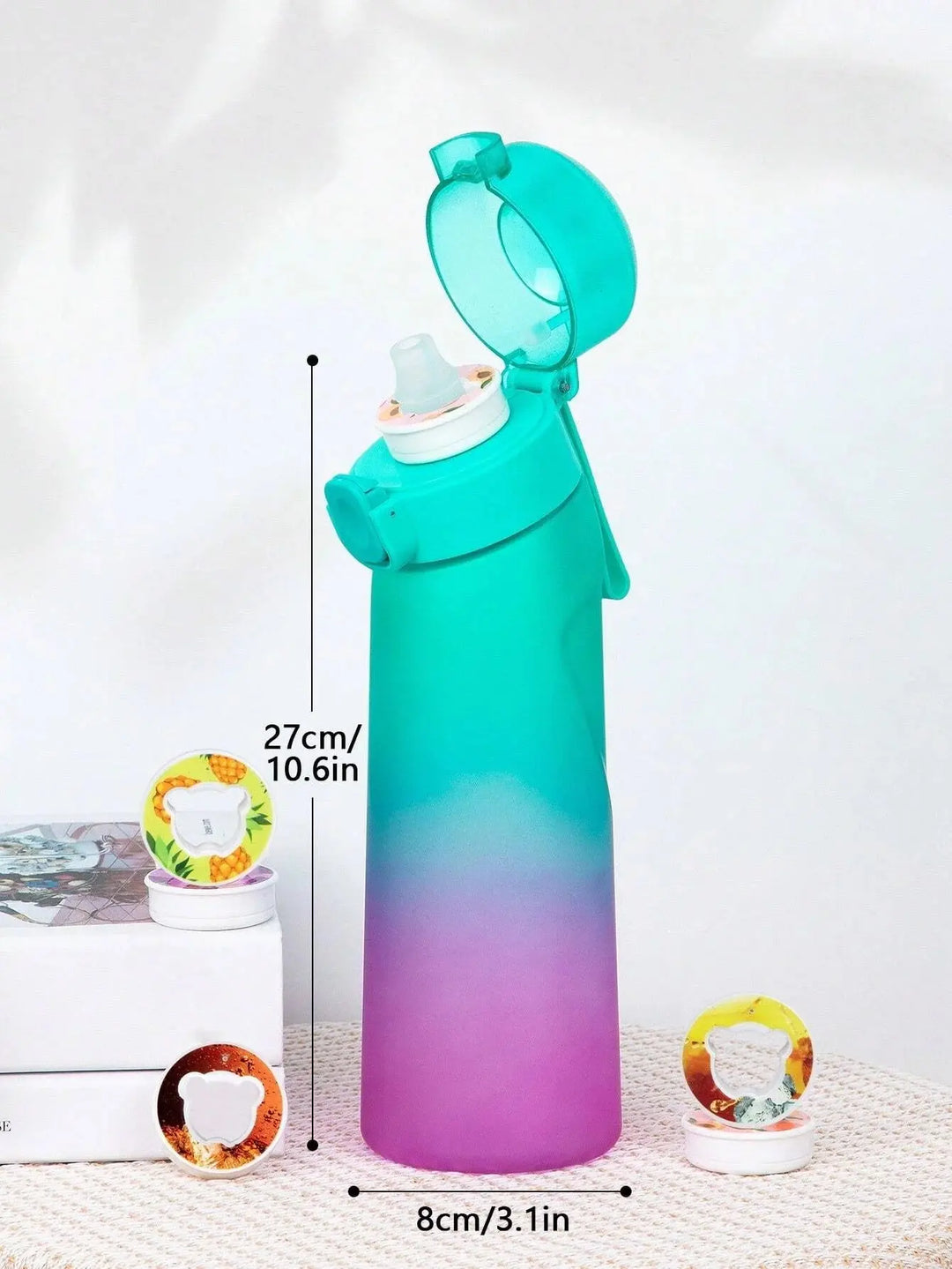 Unisex scent bottle with aroma pods. Enjoy flavored water, a healthy and innovative drink.